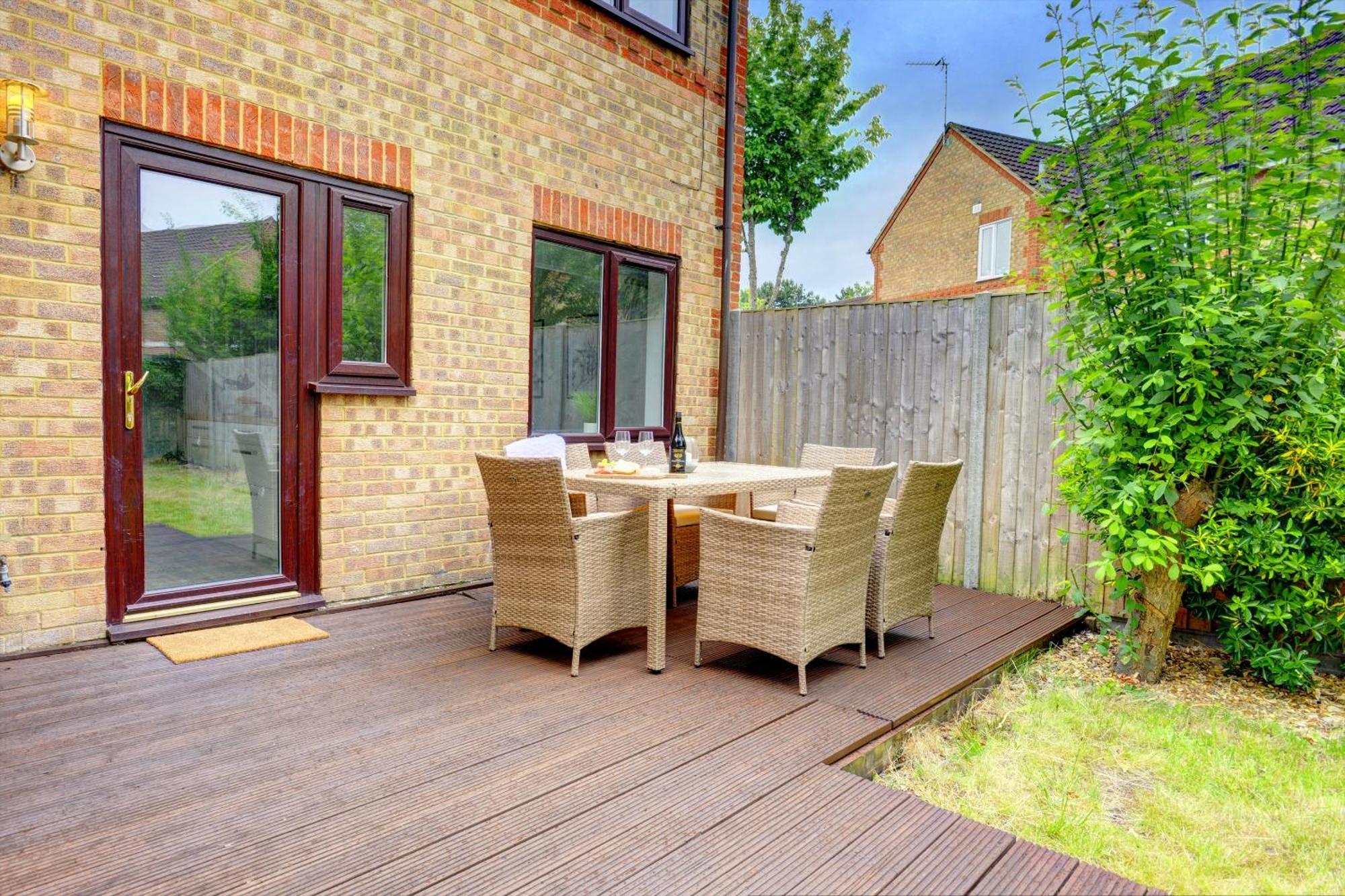 The Bernstein Executive House By Silva Short Lets & Serviced Accommodation Milton Keynes With Garden & Parking Wavendon 외부 사진