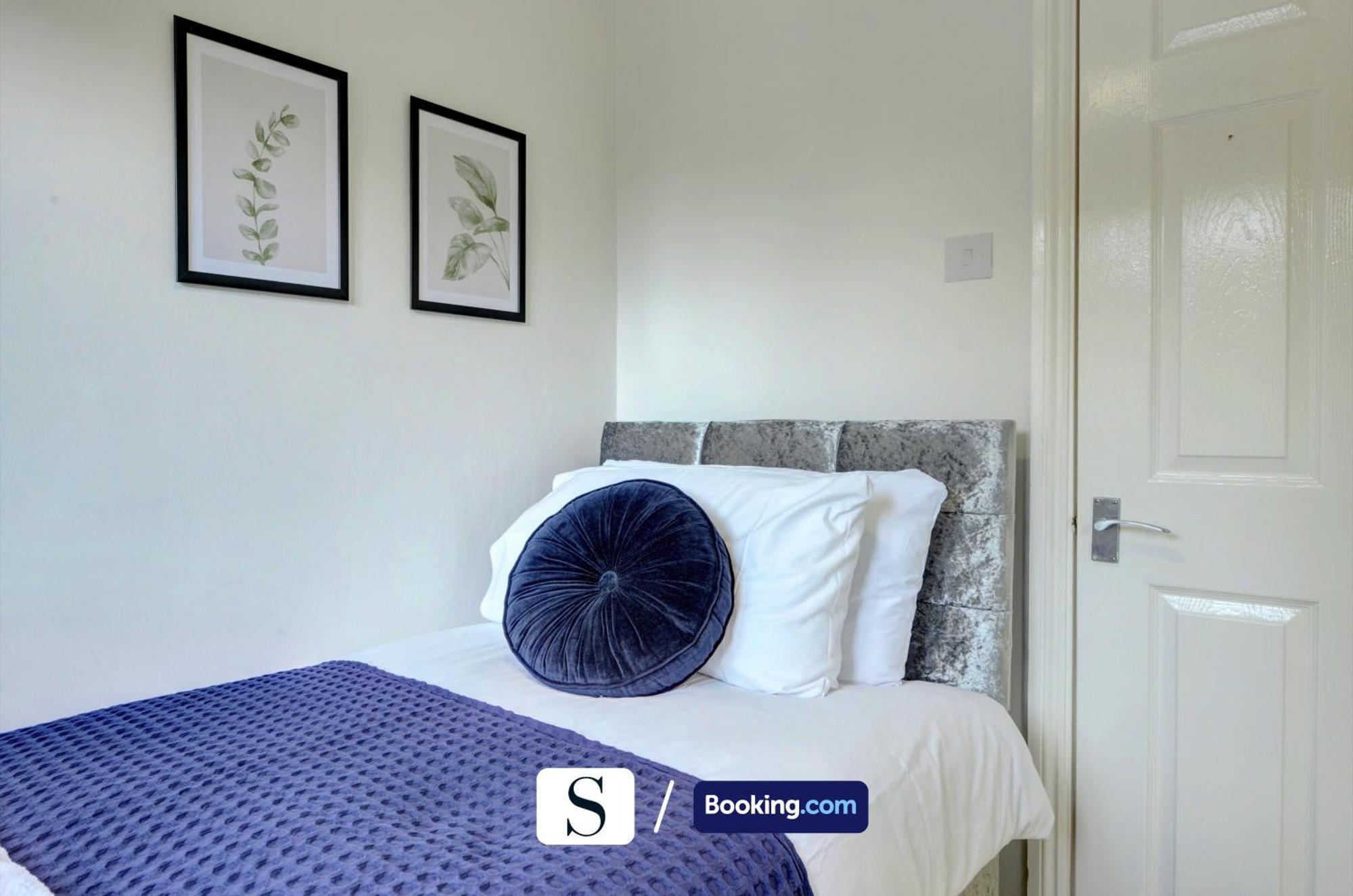 The Bernstein Executive House By Silva Short Lets & Serviced Accommodation Milton Keynes With Garden & Parking Wavendon 외부 사진