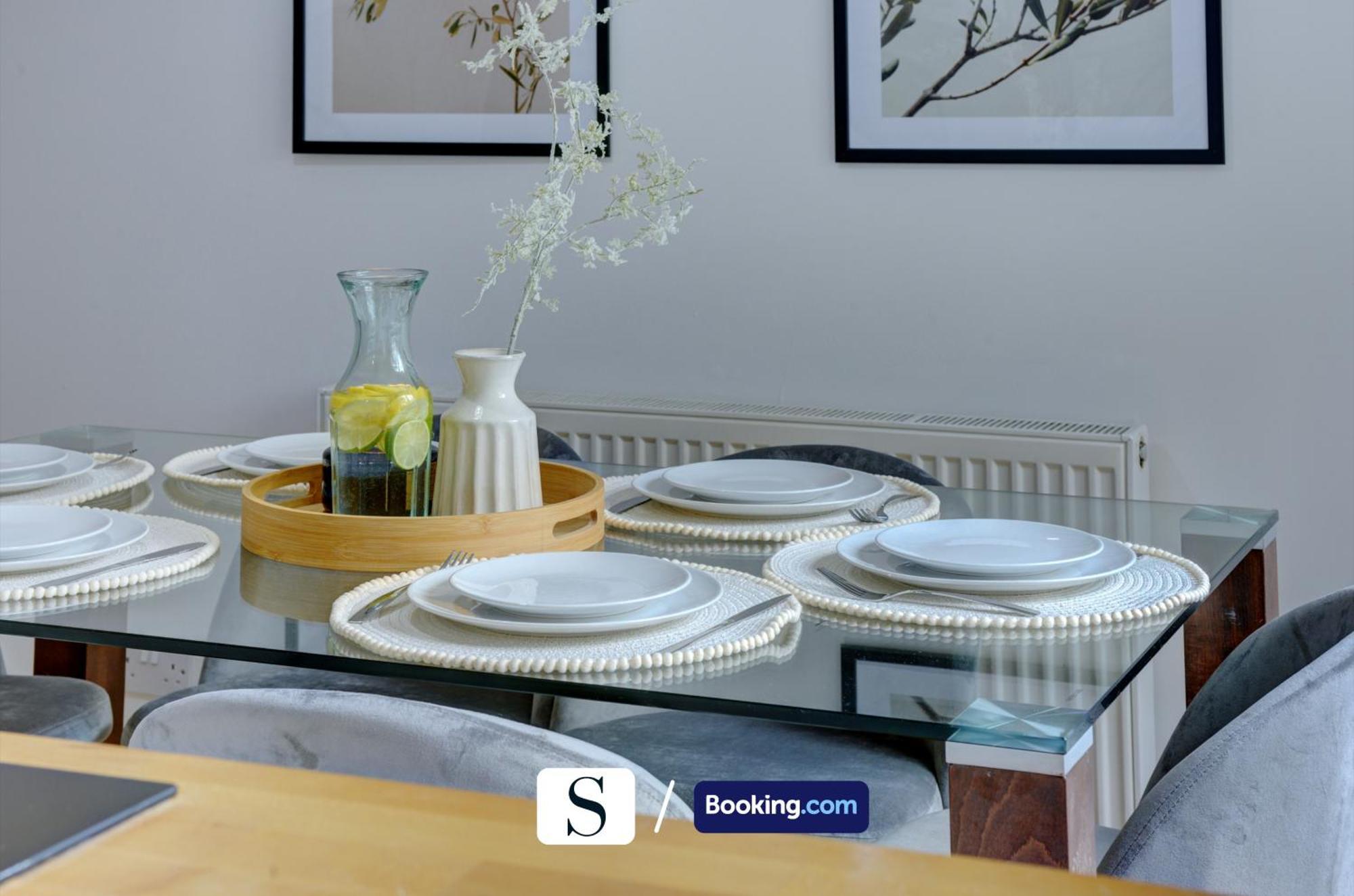 The Bernstein Executive House By Silva Short Lets & Serviced Accommodation Milton Keynes With Garden & Parking Wavendon 외부 사진